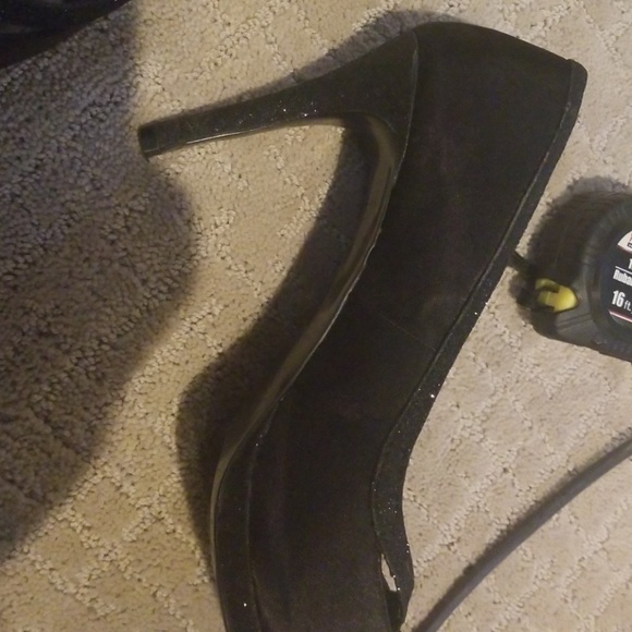 Heals - Picture 3 of 3